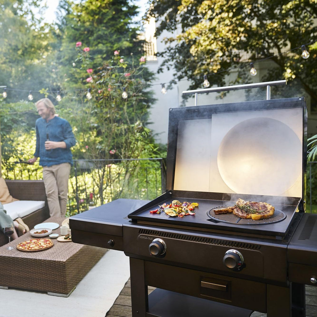 Char-Broil Barbacoa de Gas Versa-Tile, Plancha a Gas de 2 Zonas, Superficie de Cocción: 70 x 50 cm, Sistema de Módulos 3 en 1: Plancha, Parrilla y Horno para Pizza