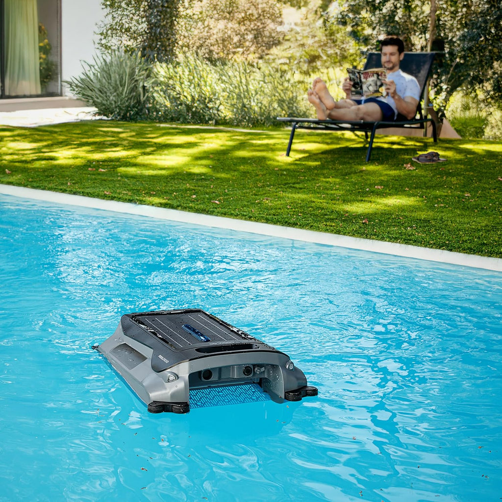 Cecotec Robot Limpiapiscinas para Superficie y Línea de Flotación Conga Pooldroid AquaSkater. Carga Solar, Autonomía 16h, Cesta de 4,5L y un Filtro de 187,5μm, Navegación Sensores Ultrasónicos